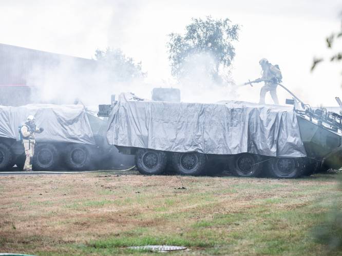 Twee pantservoertuigen van Belgisch leger in brand gestoken op bedrijfsterrein in Oudenaarde