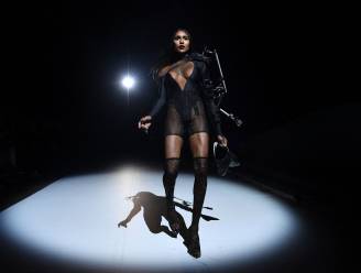 Erg vrouwelijk en geliefd door Kardashians: dit luxemerk maakt betaalbare collectie met H&M 