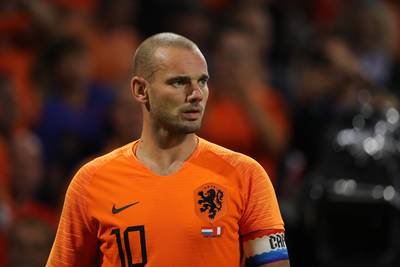 Bejaard echtpaar geschrokken nadat Wesley Sneijder hun auto molesteerde