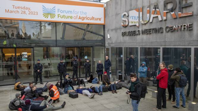 Activisten blokkeren landbouwforum: “Wij blokkeren hun pogingen om te lobbyen”