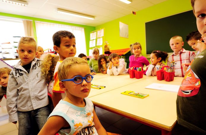 Le gouvernement avait annoncé en septembre la fin du port du masque en primaire dans les départements les moins touchés par l'épidémie. Image d'archive, 1er septembre 2008.