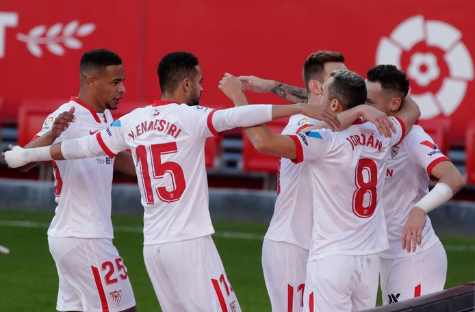 Sevilla won mede dankzij een benutte strafschop van Ocampos van Villarreal.