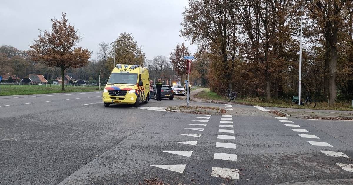 Fietsster gewond na aanrijding met auto vlak buiten Eibergen.