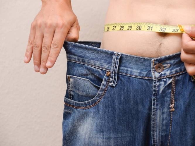 “Iemand die normaal 3.000 calorieën at, kan er na een ingreep maar 1.000 eten”: wat houdt een maagverkleining in? En hoeveel kost het?