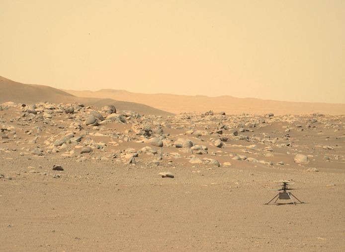 Un piccolo elicottero fa parte del rover.