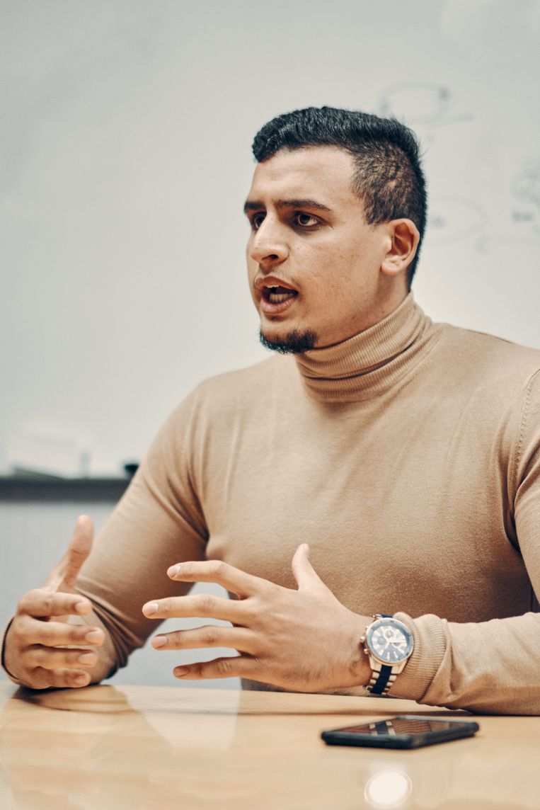 Yassine Boubout: ‘Wie ons haat, kunnen we moeilijk veranderen. Maar de mensen die bang zijn, die kunnen we overtuigen, door hun wereldbeeld te verbreden.’ Beeld Thomas Sweertvaegher