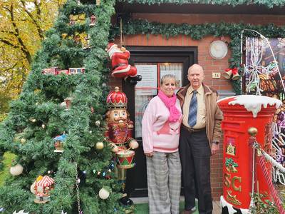 IN BEELD. Nancy en André maken van hun kleine huisje één groot kersttafereel: “Kerst is warmte en gezelligheid en dat willen we uitstralen”