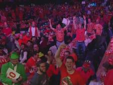 Bomvol Ahoy zingt verjaardagsliedje voor Van Barneveld