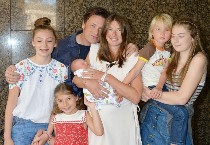 trainer Pellen Missie Vrouw Jamie Oliver wil IVF-behandeling om 6de kind te krijgen: “Ik stierf  bijna door een miskraam, maar ik wil echt nog een baby” | Celebrities |  hln.be