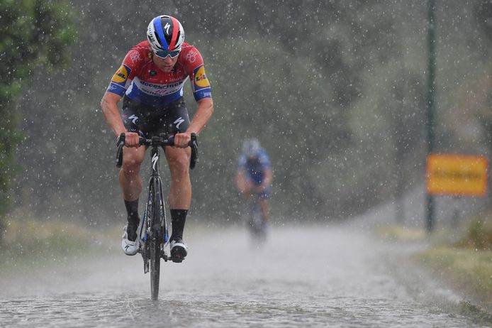 Fabio Jakobsen biedt weerstand aan het regenweer.