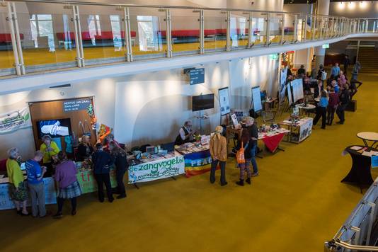 Markt van initiatieven en organisaties met als thema 'Samen werken aan duurzame wereld' in het Parktheater in Eindhoven.