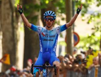 Simon Yates wint spektakelrijke etappe, López kraakt en verliest roze trui aan Carapaz