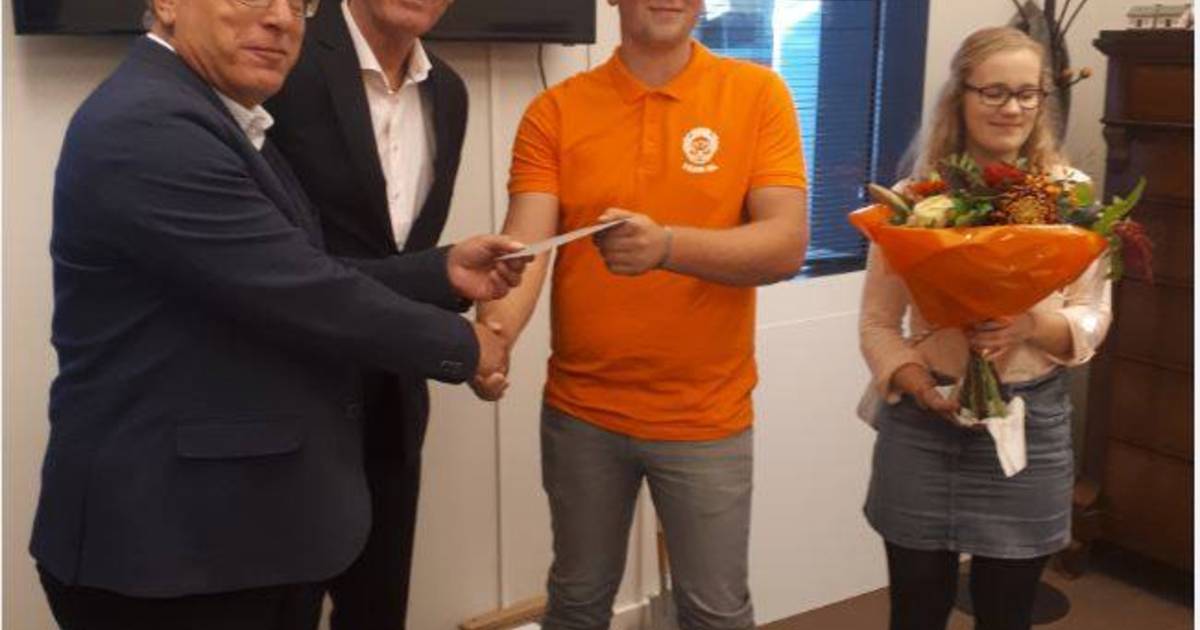 Bouwtimmeraar Daan Weijgertze (19) op stadhuis Vianen