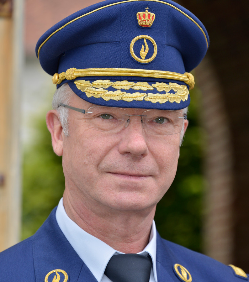Na 45 jaar dienst bij rijkswacht en politie gaat hoofdcommissaris