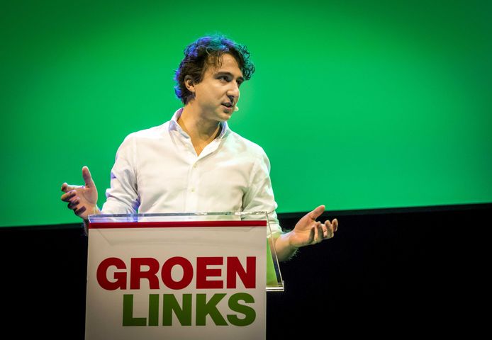 Partijleider Jesse Klaver tijdens zijn speech op het congres van GroenLinks in aanloop naar de gemeenteraadsverkiezingen.