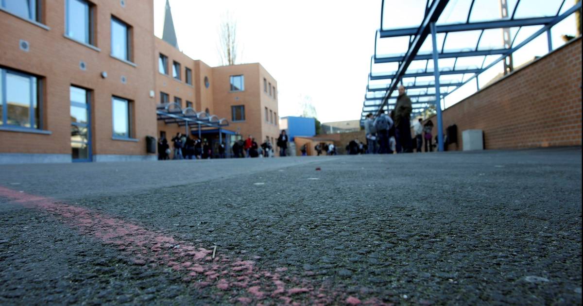 Grève en la mémoire de Maëlle à l’Institut Saint-Joseph de Jumet: “Stop