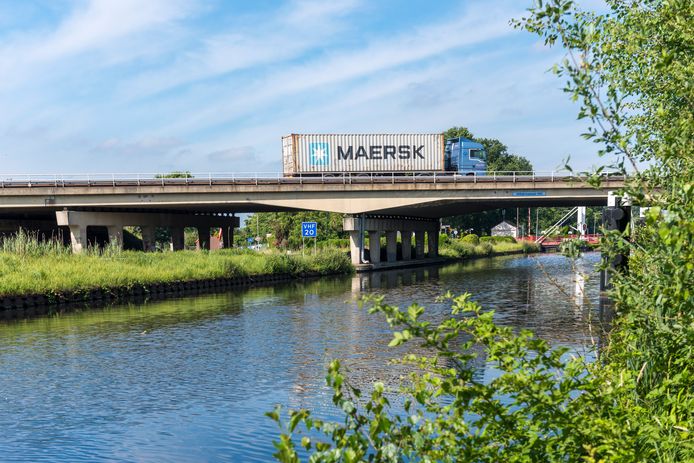 Dit zal waarschijnlijk het zicht blijven in Oirschot nu de minister niet wil meebetalen aan een aquaduct in plaats van een brug bij Oirschot.