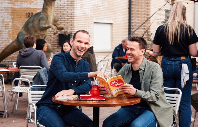 Vlissingers Stijn van Boxtel (l) en Jordy van Heese van de gastvrijheidsacademie OBER, OBER!