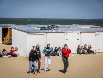 “Dagelijks heb ik tot 600 euro schade”: een middag op het strand in Knokke, waar tieners constant voor overlast zorgen