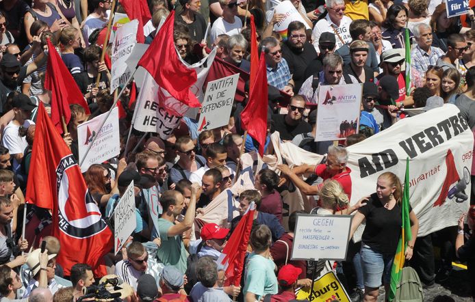 3000 mensen betogen tegen het congres van de AfD.