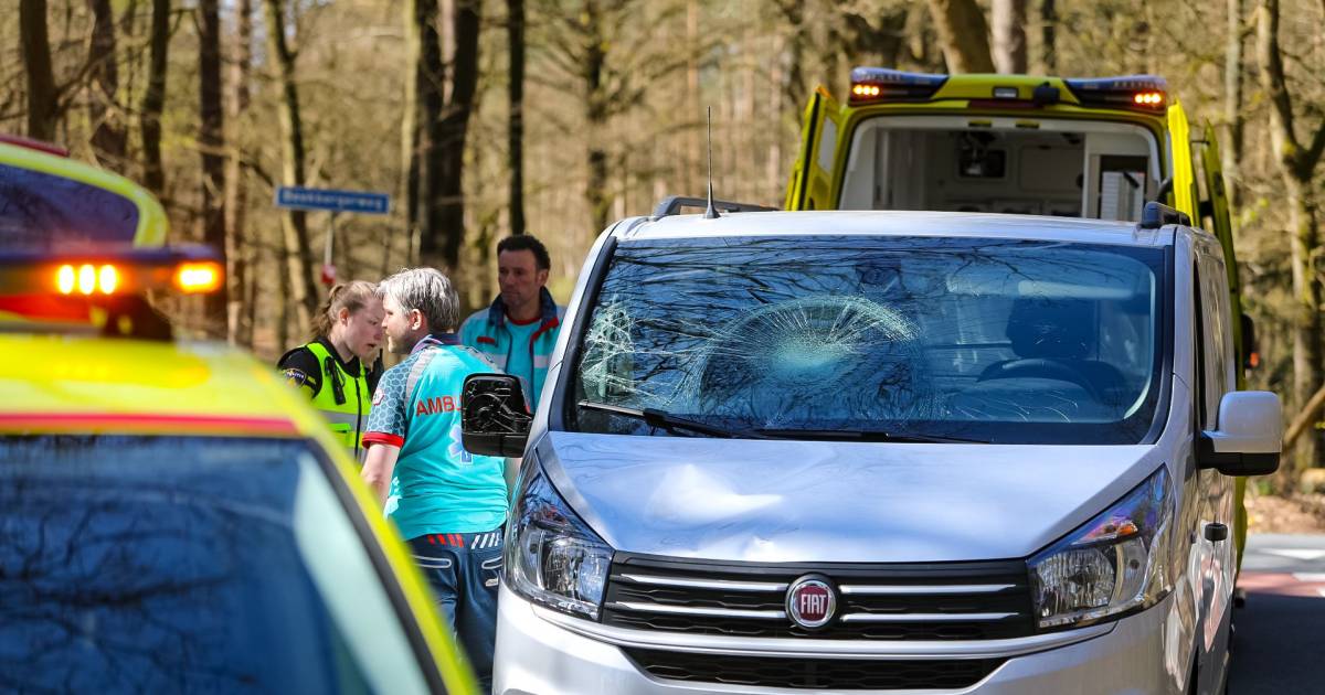 E-biker zonder helm gewond na ongeval.