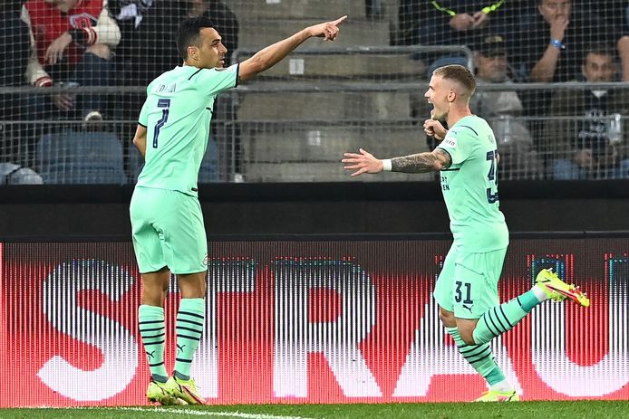 Philipp Max viert zijn doelpunt tegen Sturm Graz.
