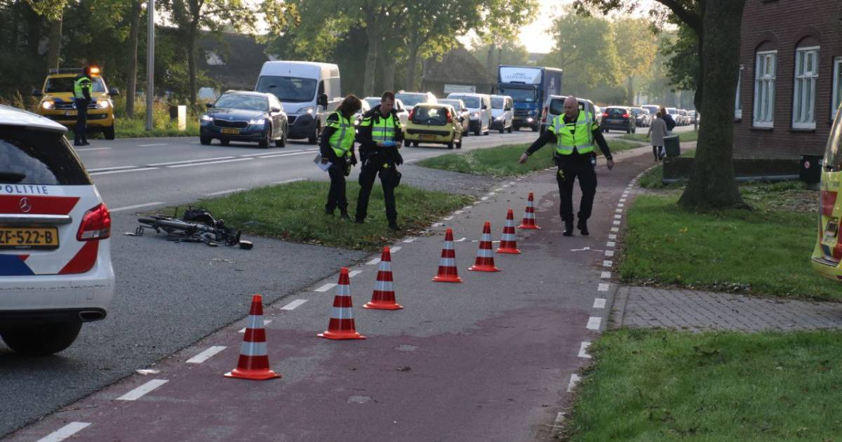 Fietsende vrouw gewond door aanrijding in ’s-Heerenbroek.