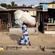 In Sierra Leone tuigen moslims en christenen samen de kerstboom op