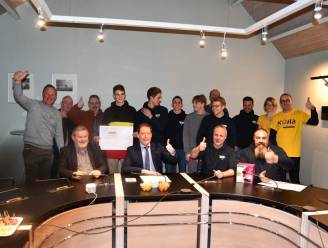 Motorcrossclub De Durmevrienden stelt nieuw seizoen voor en huldigt kampioenen in bijzijn van ex-wereldkampioen Joël Smets