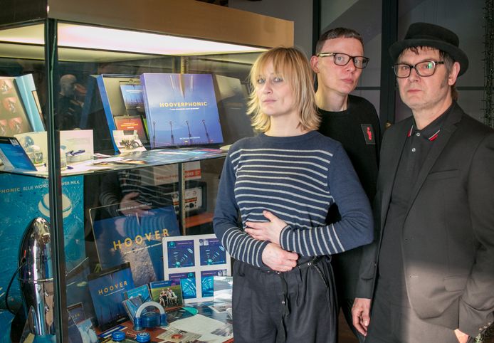 Geike Arnaert, Alex Callier en Raymond Geerts op de expo over 25 jaar Hooverphonic in De Casino.