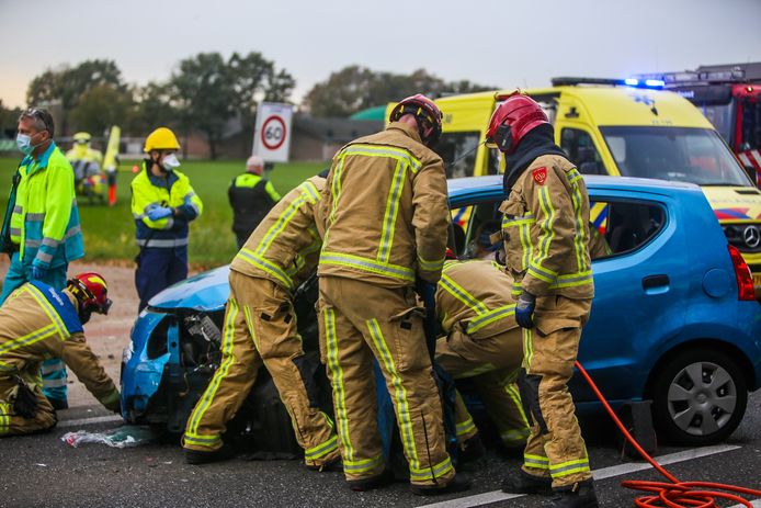 Ernstig ongeluk tussen auto en wegenwacht busje in Lierop.