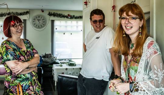 ‘Deze zomer zijn haar klasgenoten afgestudeerd. Daar had Liz bij moeten zijn’: moeder Sandra na de euthanasie van haar dochter