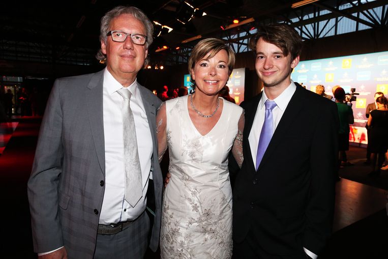 Robin met z'n ouders Ingeborg en Roland in 2013. 