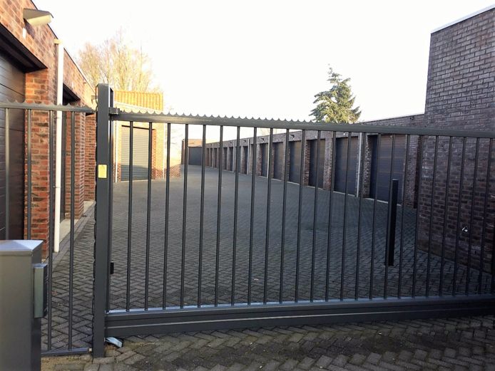 Ondernemer mag 28 garages bouwen achter Langemeer in Kaatsheuvel | Loon