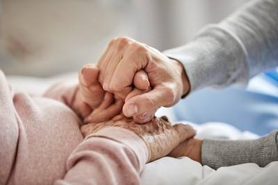 Vlaamse Ouderenraad wil psychische problemen bij ouderen bespreekbaar maken: “Kopzorgen verdienen zorg”