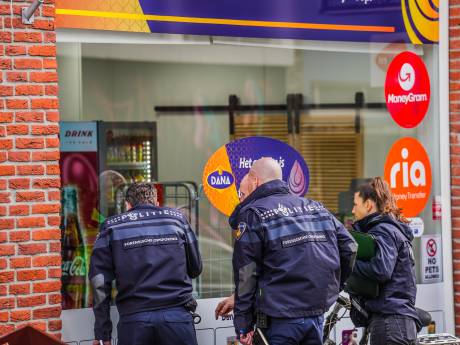 Overvaller op winkel vluchtte via Velperweg: nog geen aanhoudingen voor overvallen op winkel en woning 
