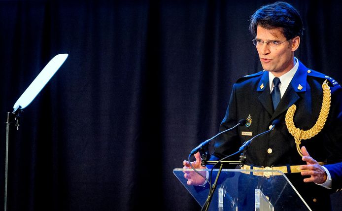 Erik Akerboom tijdens de ceremoniële bijeenkomst in 2016, toen hij werd geïnstalleerd als chef van de Nationale Politie.