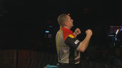 LIVE PLAYERS CHAMPIONSHIP FINALS. Van den Bergh wint niet zonder problemen van Williams, Huybrechts vanavond nog aan zet