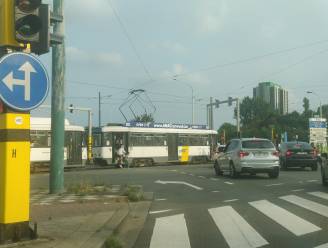 Tram bezet even volledig kruispunt