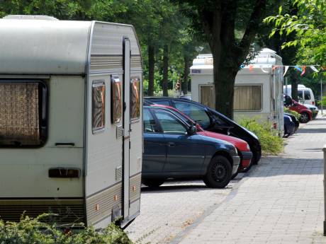 Waddinxveen pakt parkeeroverlast caravans en aanhangers aan