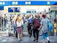 De poortjes bij het station Zwolle.