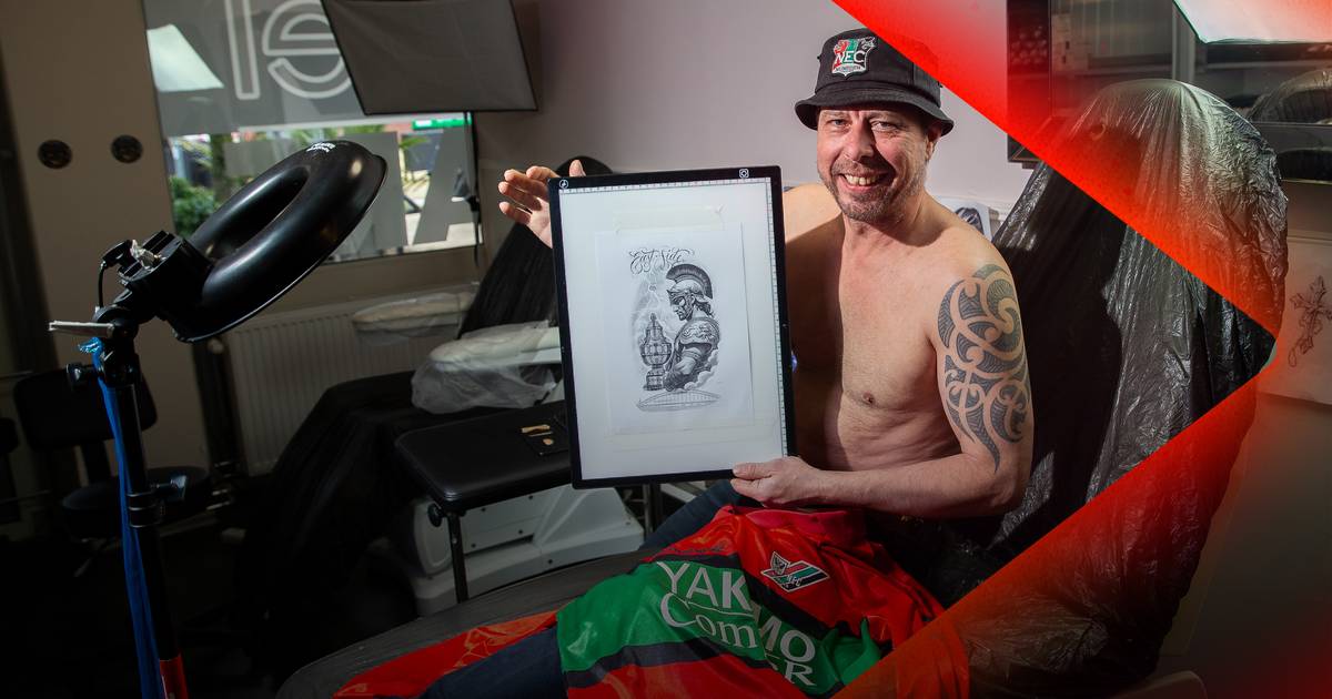 NEC-supporter zet tatoeage van KNVB-beker nu al op zijn rug • Automobilist bekneld bij ongeval op kruispunt.