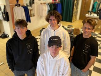 Tieners verkopen hippe STRNGR-streetwear truien om Bar Luxe te redden: “Hartverwarmend wat klanten allemaal doen”