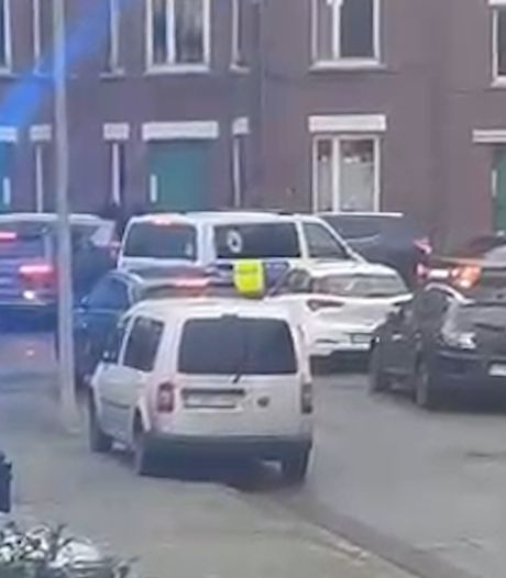 Smartphonebeelden tonen hoe ontsnapte gevangene te voet wegvlucht en hoe agenten hem oppakken na klopjacht in Antwerpen