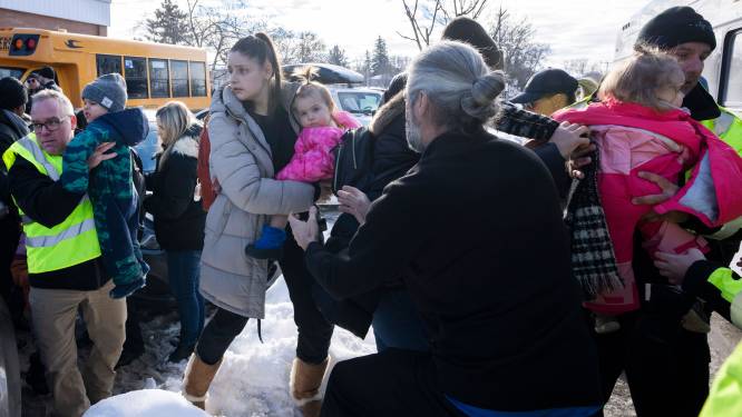 Twee kinderen overleden nadat bus in Montréal inrijdt op kinderopvang, chauffeur opgepakt: “Dit was opzettelijk”