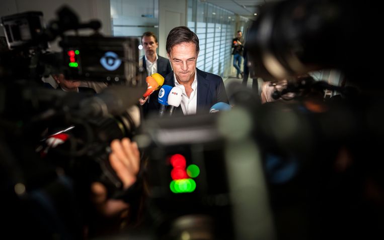 Premier Mark Rutte na afloop van een fractieoverleg van de VVD. Beeld Freek van den Bergh / de Volkskrant