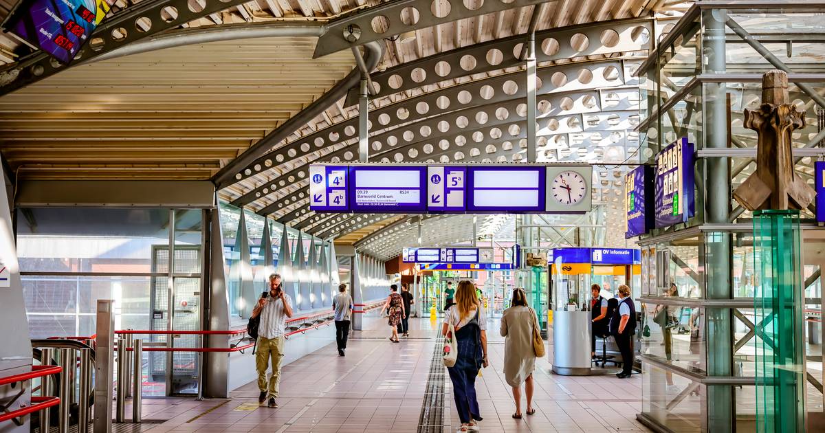 Geen treinen tussen Amersfoort en Zwolle door aanrijding.