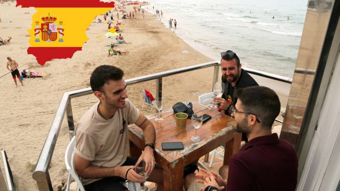 Afschaffen mondkapjesplicht moet helpen toeristen weer naar Spaanse costa’s te trekken