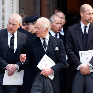 Prins Andrew doet afstand van zijn titels na toenemende kritiek: ‘In overleg met de koning’