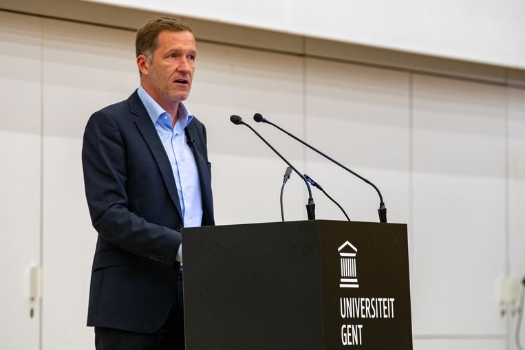 Paul Magnette tijdens het openingscollege. Beeld BELGA